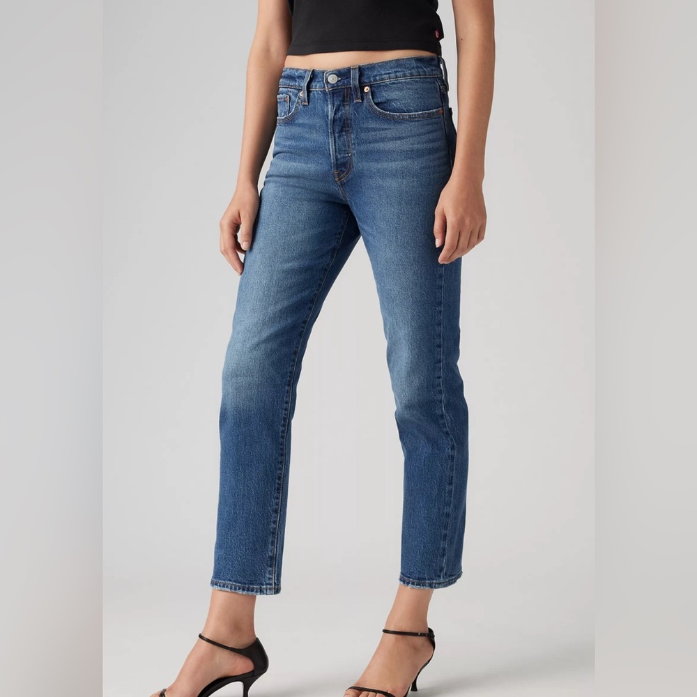 Levi's Women's Straight Leg Jeans - Classic Denim